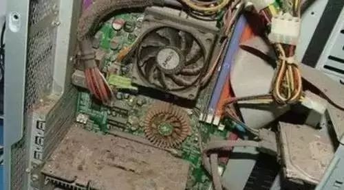 电脑主机的风扇怎么拆下来，电脑主机的风扇怎么拆下来图解