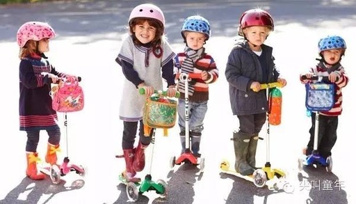 小孩怎样学滑板车视频，小孩怎样学滑板车视频教学