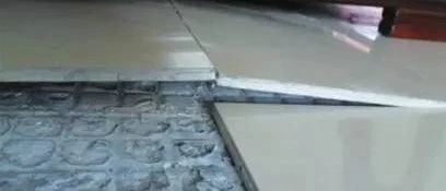 怎样更换地板砖